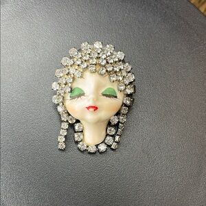 Vintage Art Deco Hand Painted Flapper Girl Brooch (new pin glued to back)